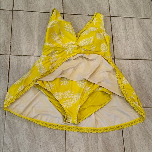 Torrid Pineapple Print Swimdress - Size 2 Plus size
( 2X Size) - Picture 7 of 12